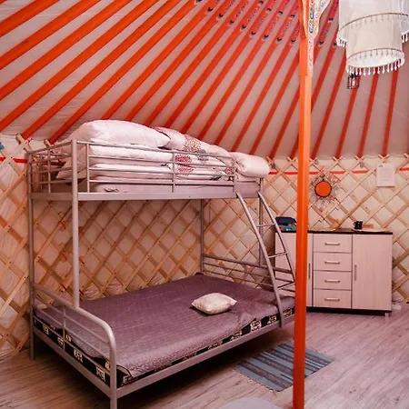 Caloroczne Jurty Mongolskie - 