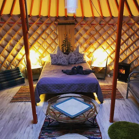 Glamping Caloroczne Jurty Mongolskie - 