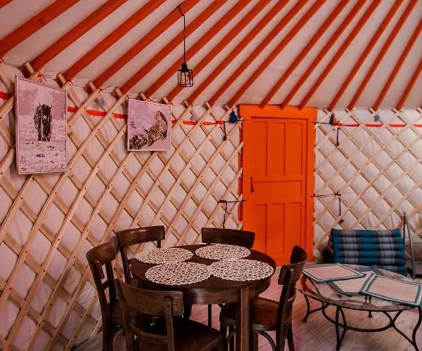 Luxury tent Caloroczne Jurty Mongolskie - 